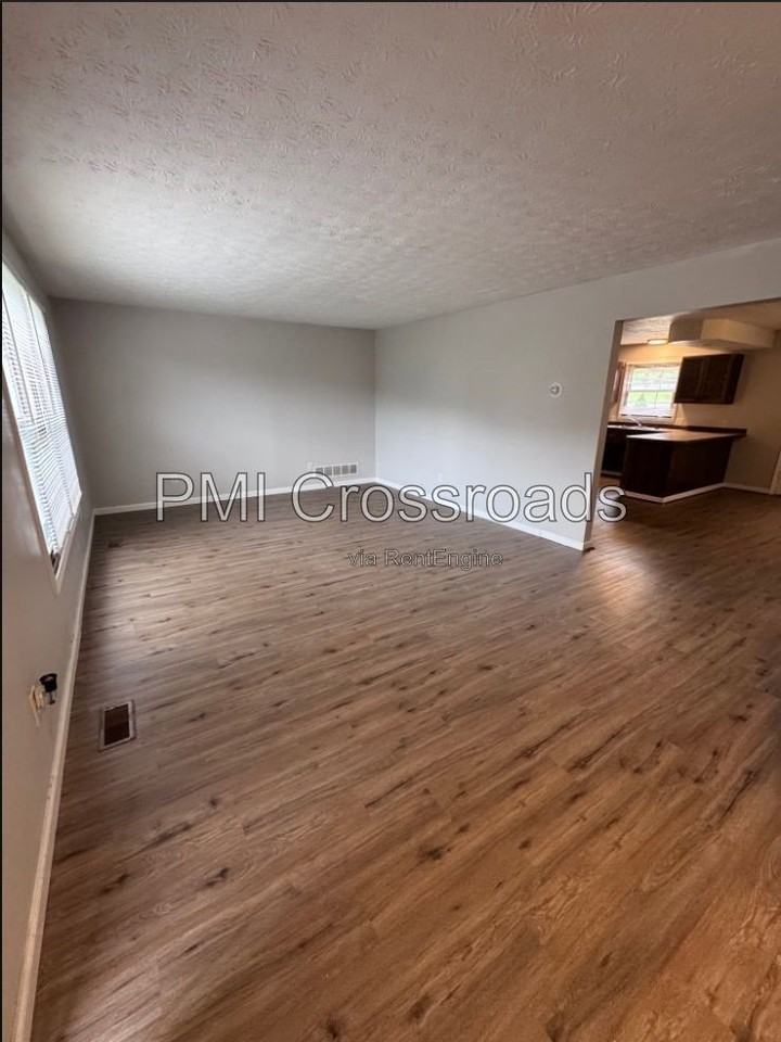 1120 Applegrove St Nw - Photo 7 of 21