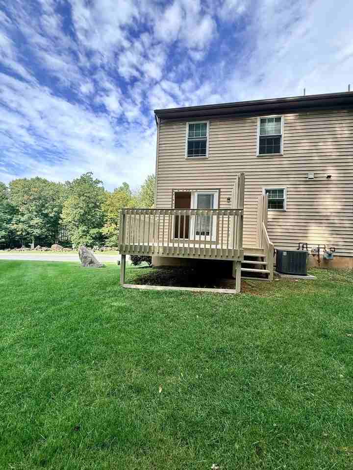 601 Rockwood Dr - Photo 3 of 21