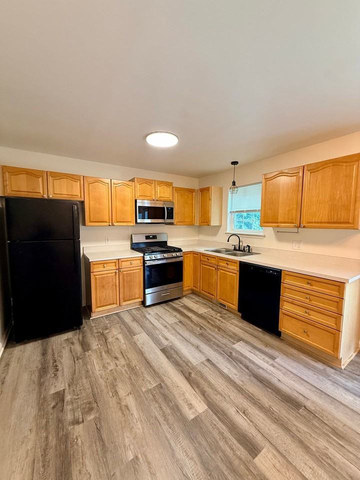 601 Rockwood Dr - Photo 4 of 21