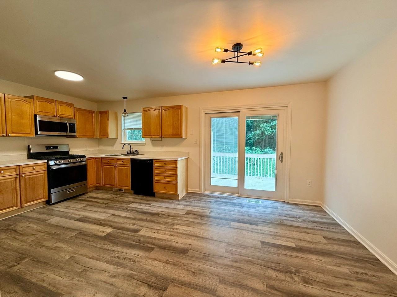 601 Rockwood Dr - Photo 5 of 21