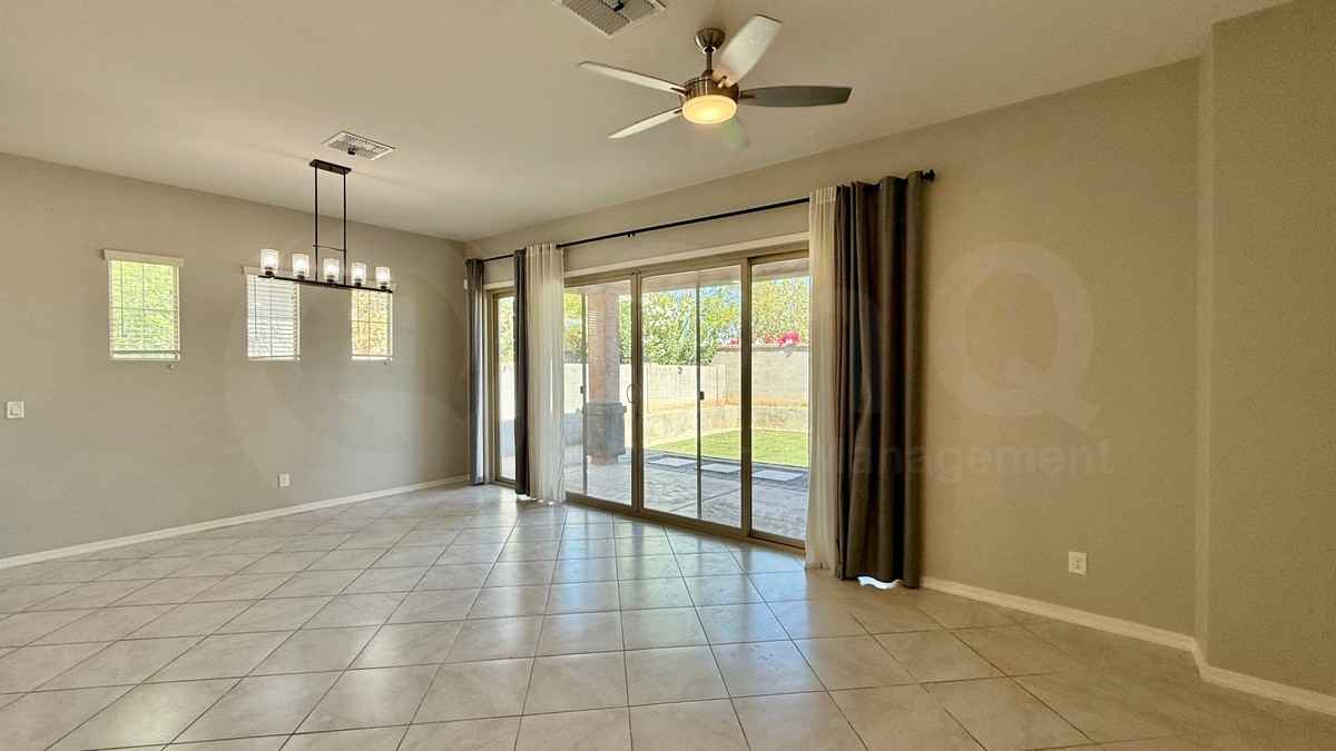 927 S Soho Ln - Photo 4 of 22