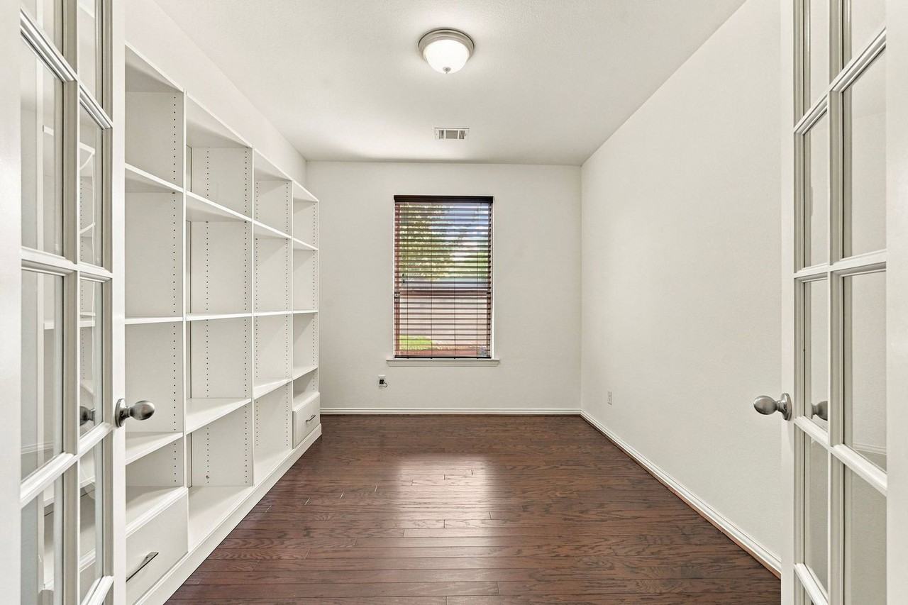 10930 Kennowy Ct - Photo 4 of 27