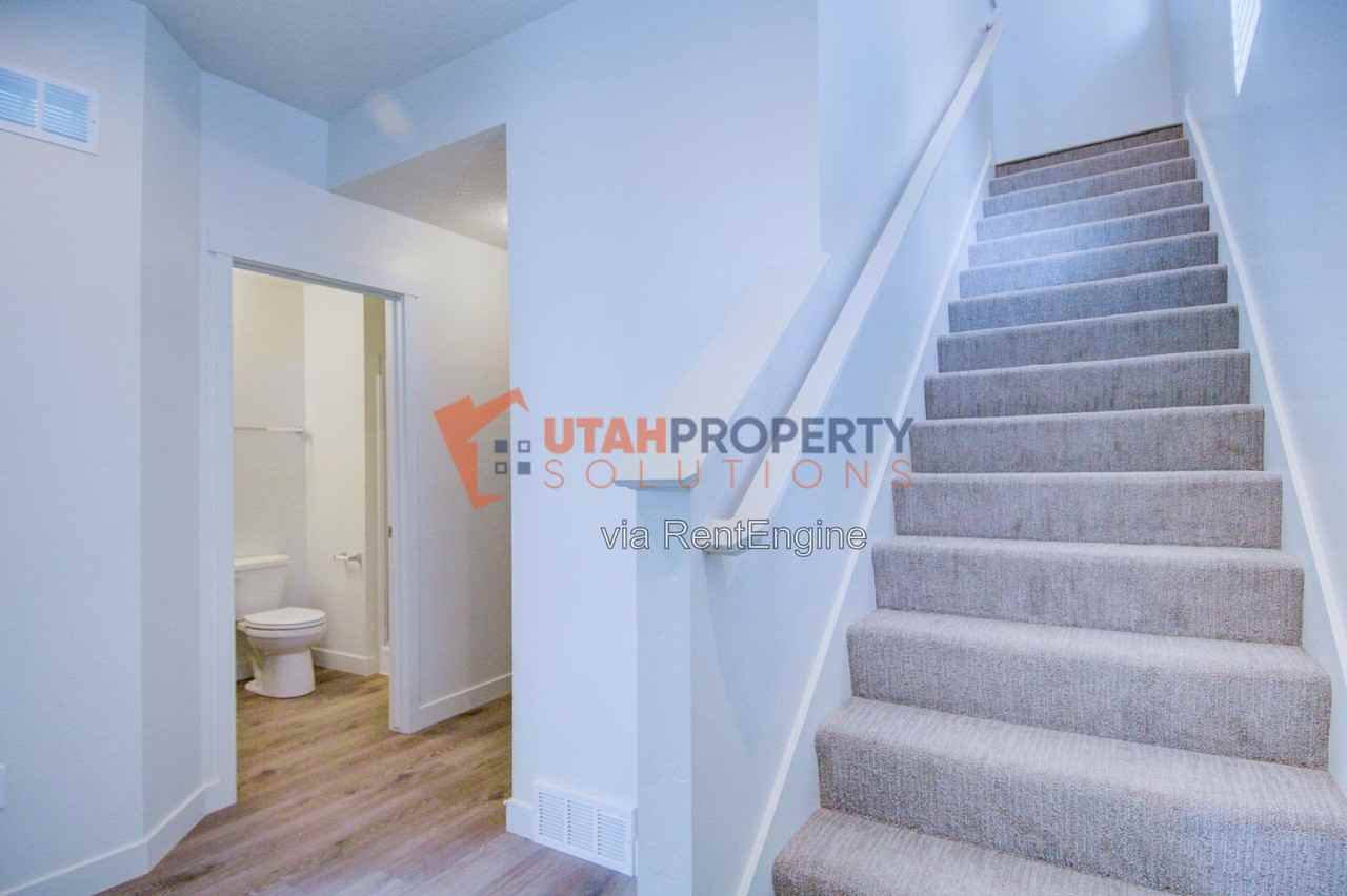 1029 W 400 S - Photo 7 of 32