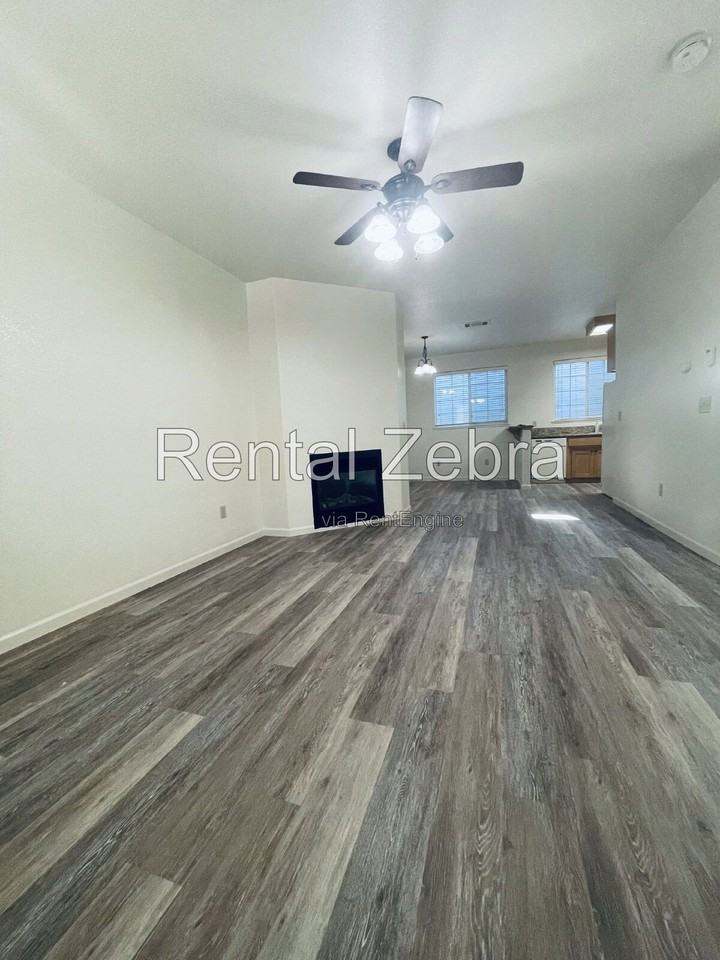 720 W 18th St - Photo 4 of 17