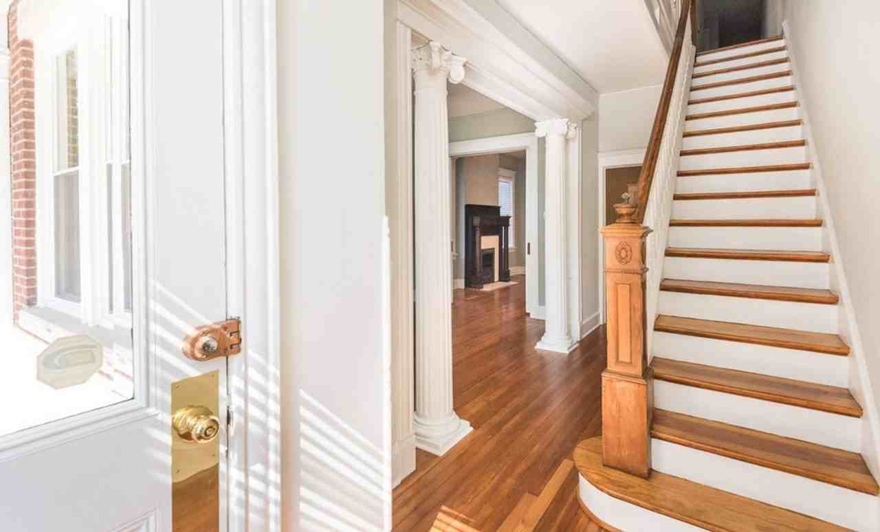 104 N Vine St - Photo 2 of 16