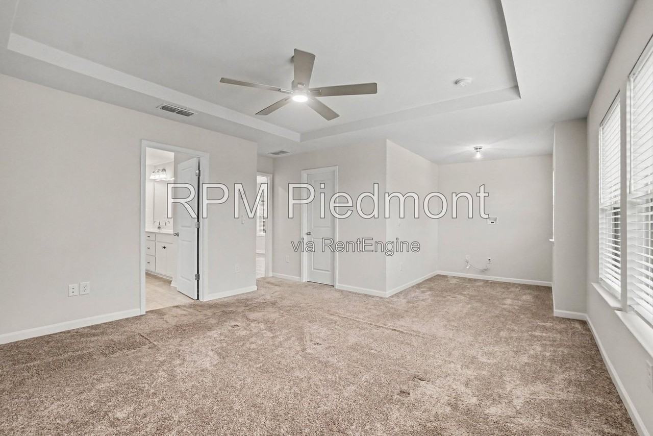 4732 Electric Ave Sw - Photo 3 of 32