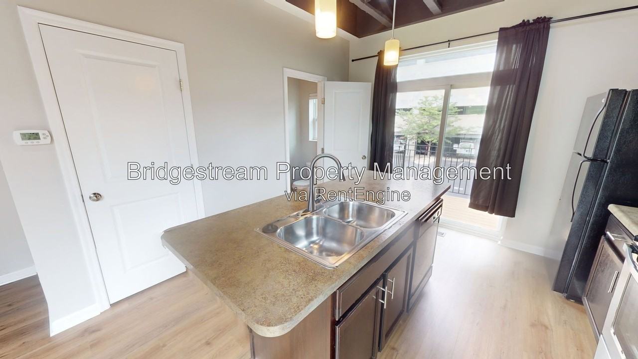225 E 1st St - Photo 4 of 14