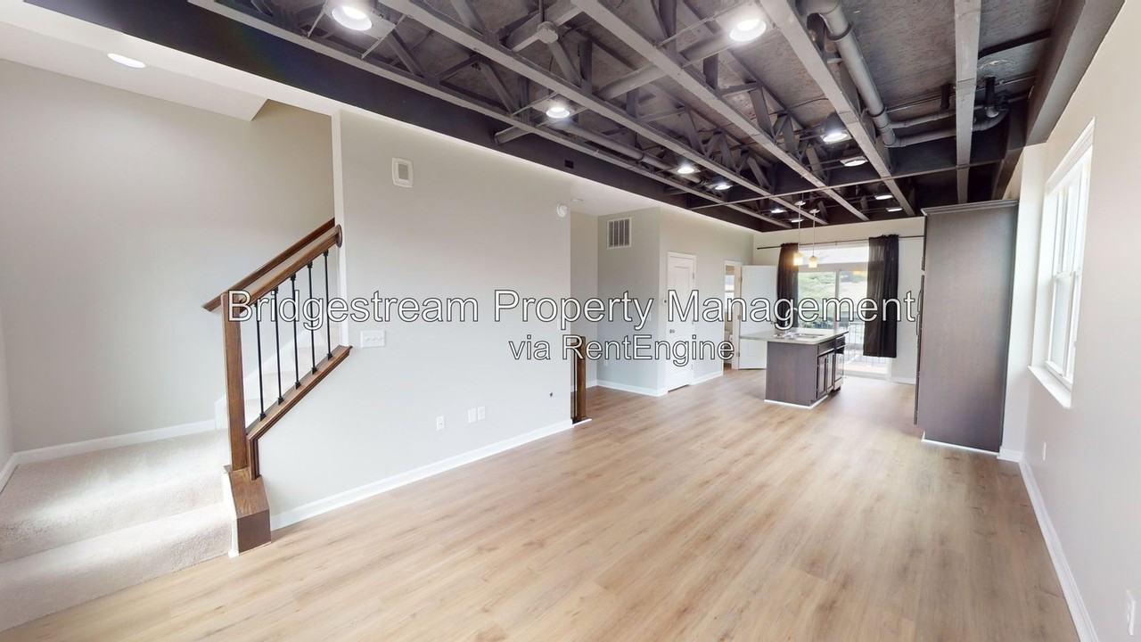 225 E 1st St - Photo 5 of 14