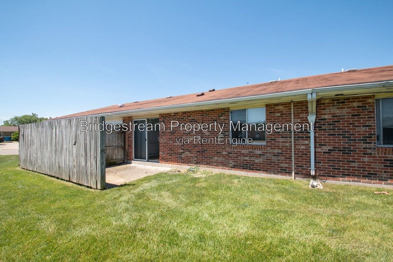 4545 Wayne Meadows Cir - Photo 3 of 12