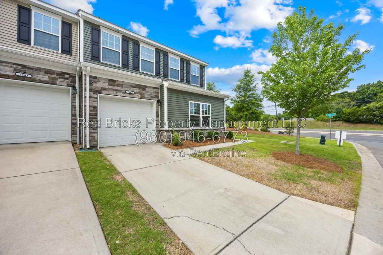7447 Jane Parks Way - Photo 3 of 32