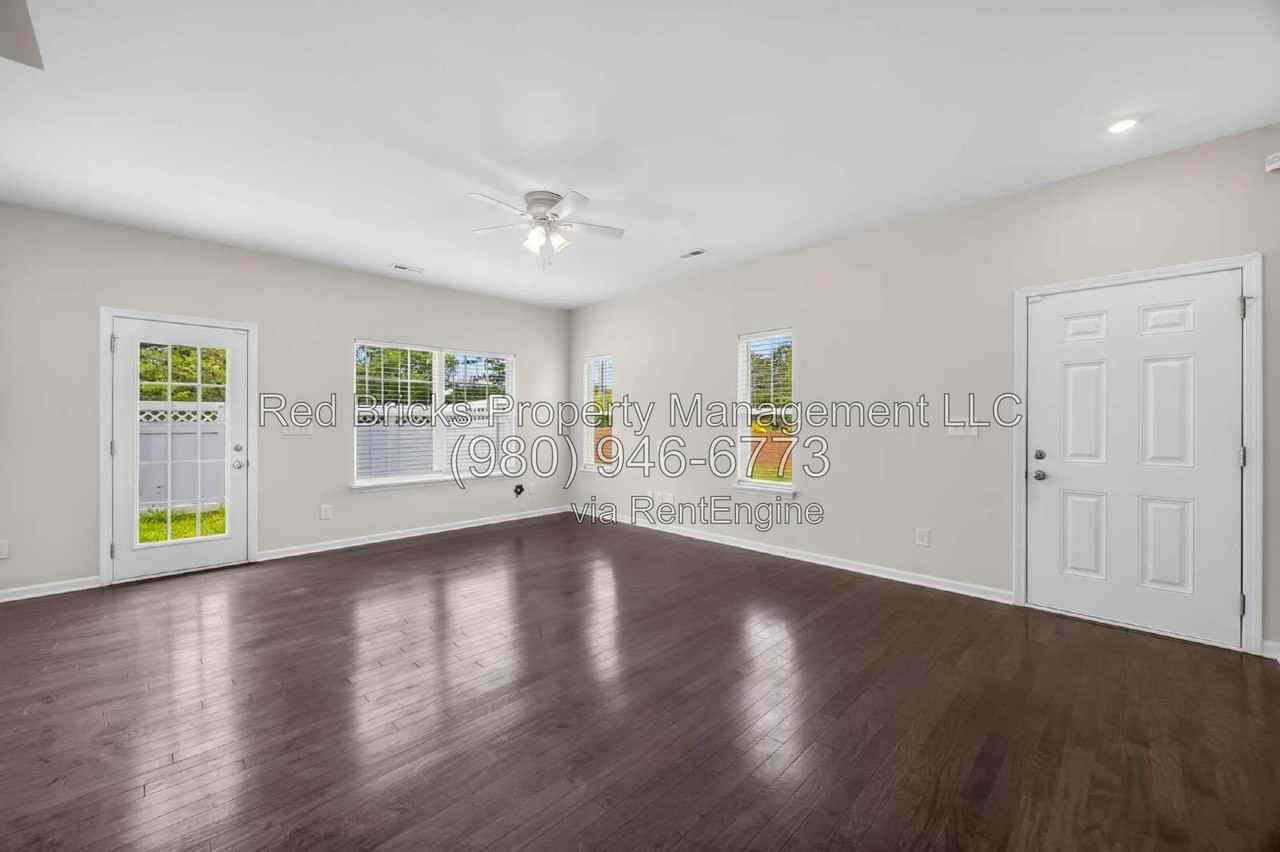 7447 Jane Parks Way - Photo 6 of 32
