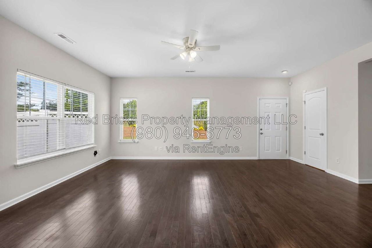 7447 Jane Parks Way - Photo 7 of 32