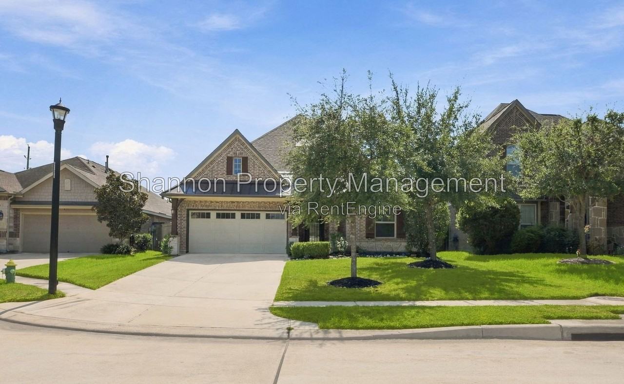 11022 Sarah Bluff Ln - Photo 2 of 45