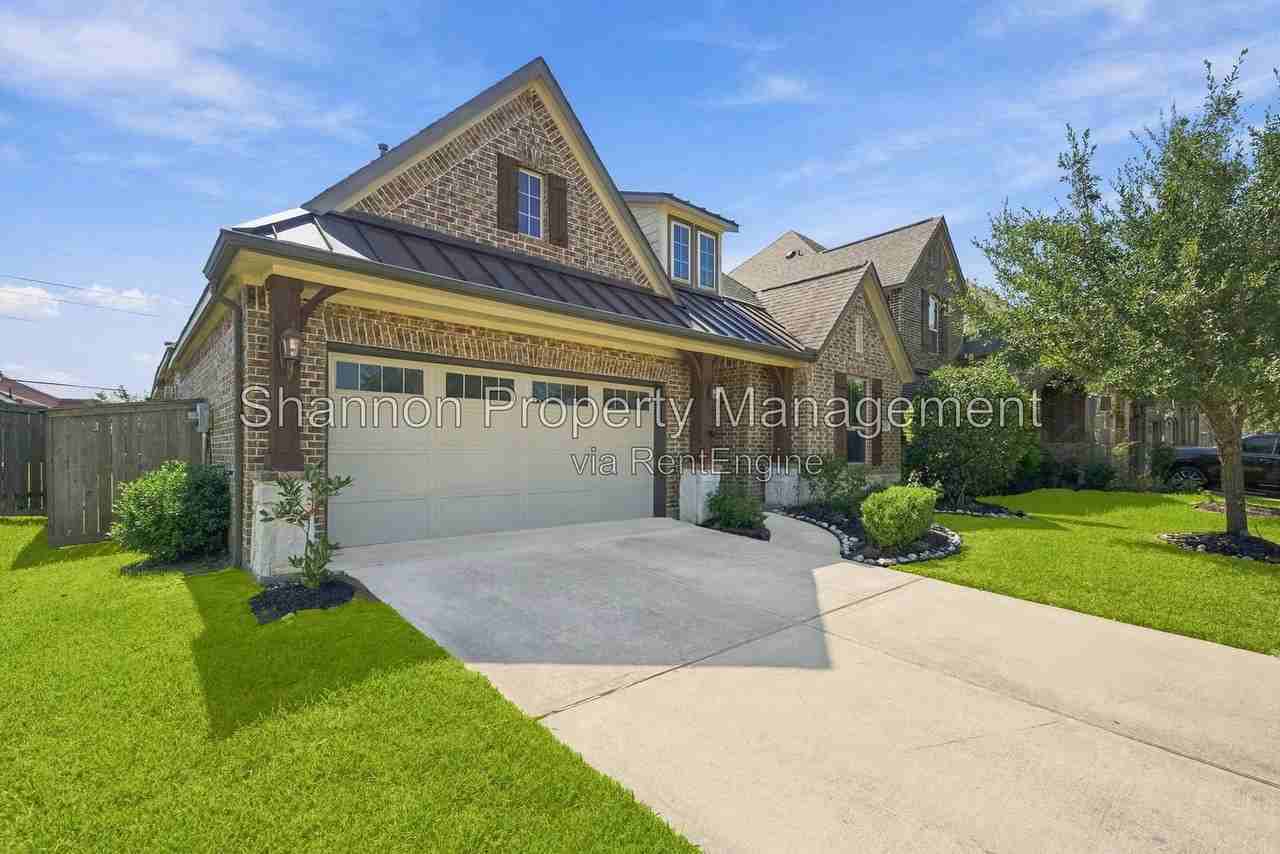11022 Sarah Bluff Ln - Photo 3 of 45
