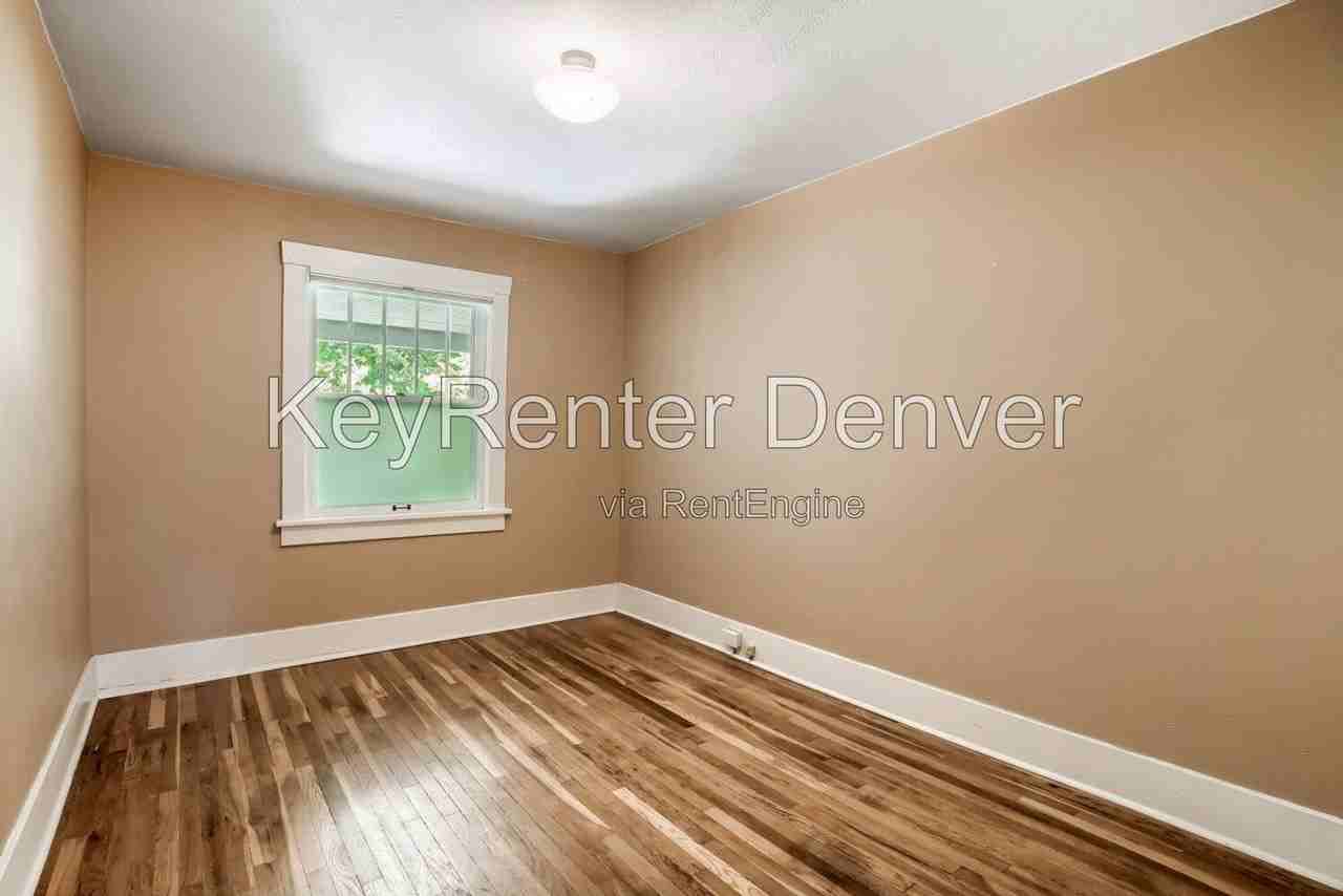 1532 Jackson St - Photo 3 of 12
