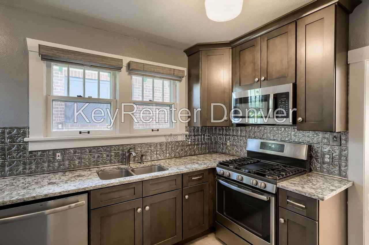 1532 Jackson St - Photo 5 of 12