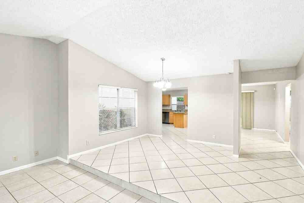 9611 Nw 44th Ct - Photo 3 of 16