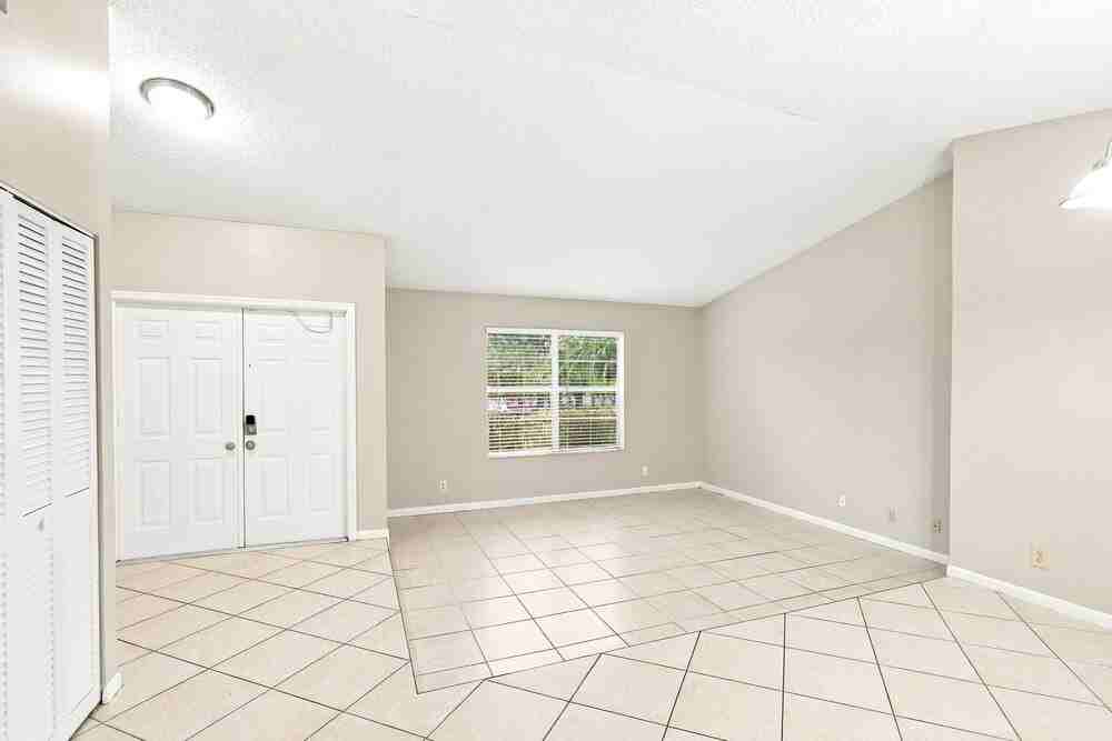 9611 Nw 44th Ct - Photo 4 of 16