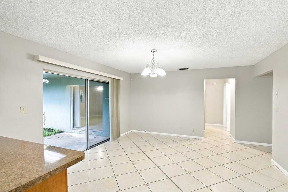 9611 Nw 44th Ct - Photo 5 of 16