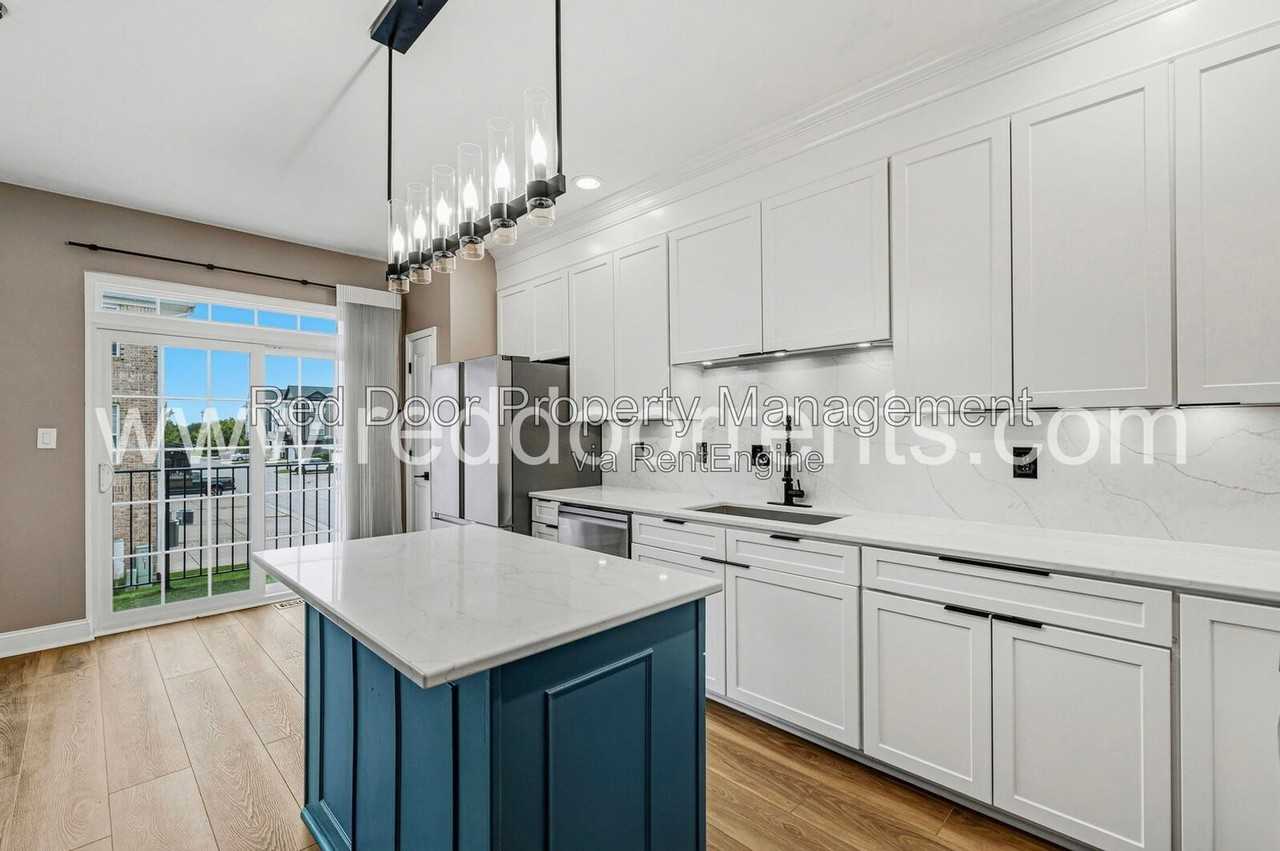 15330 Mystic Rock Dr - Photo 7 of 39