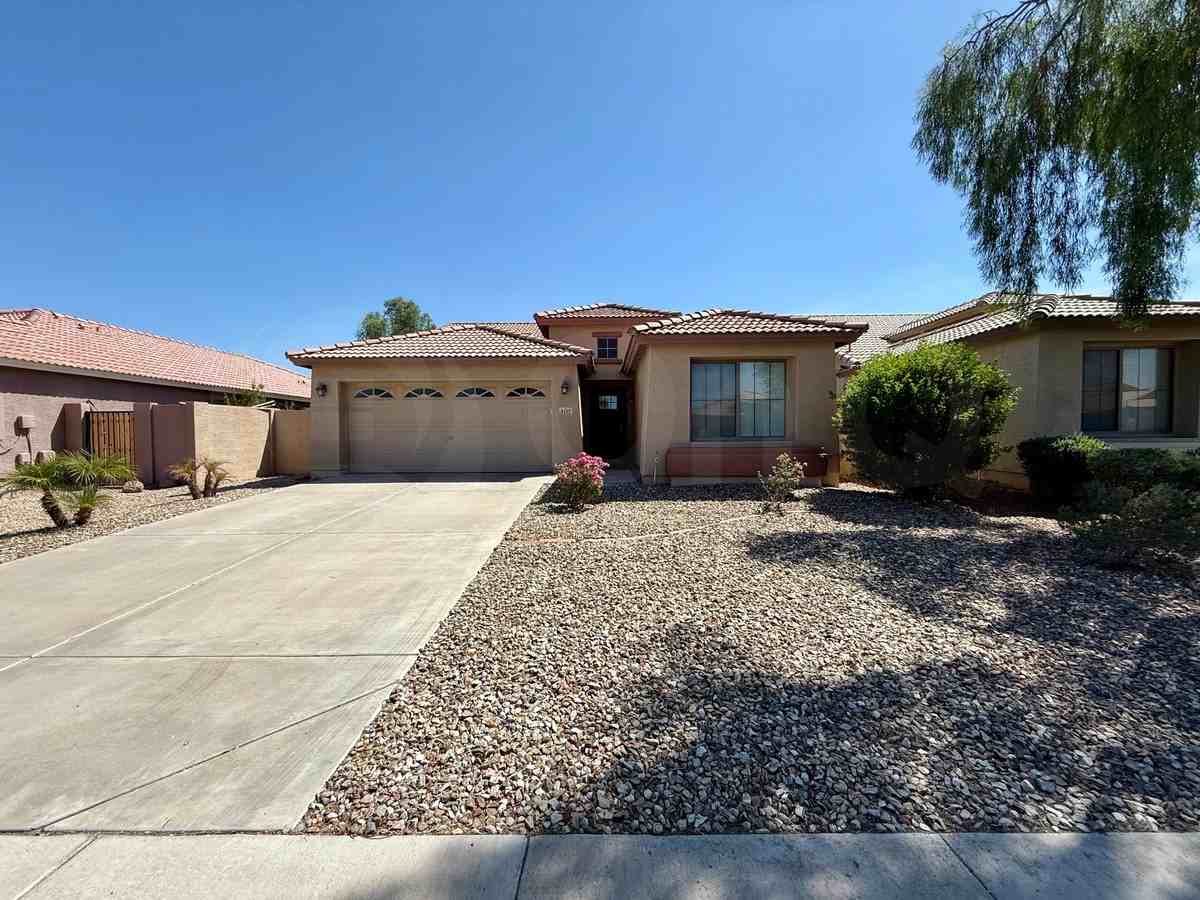 8107 S 48th Ln - Photo 2 of 28