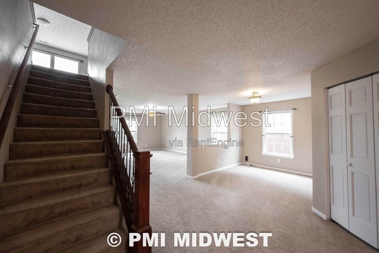 2143 Olympia Dr - Photo 3 of 49
