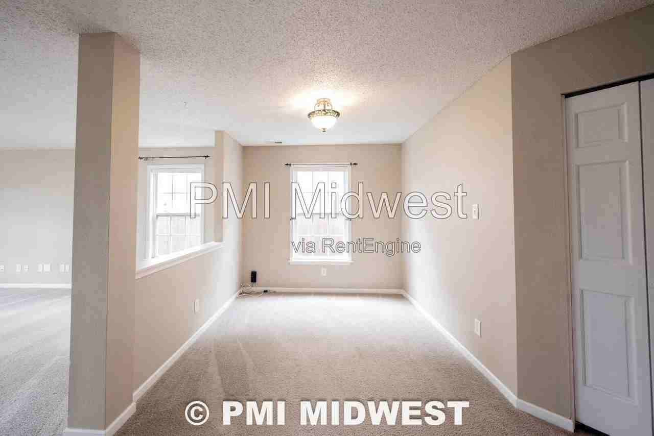 2143 Olympia Dr - Photo 4 of 49