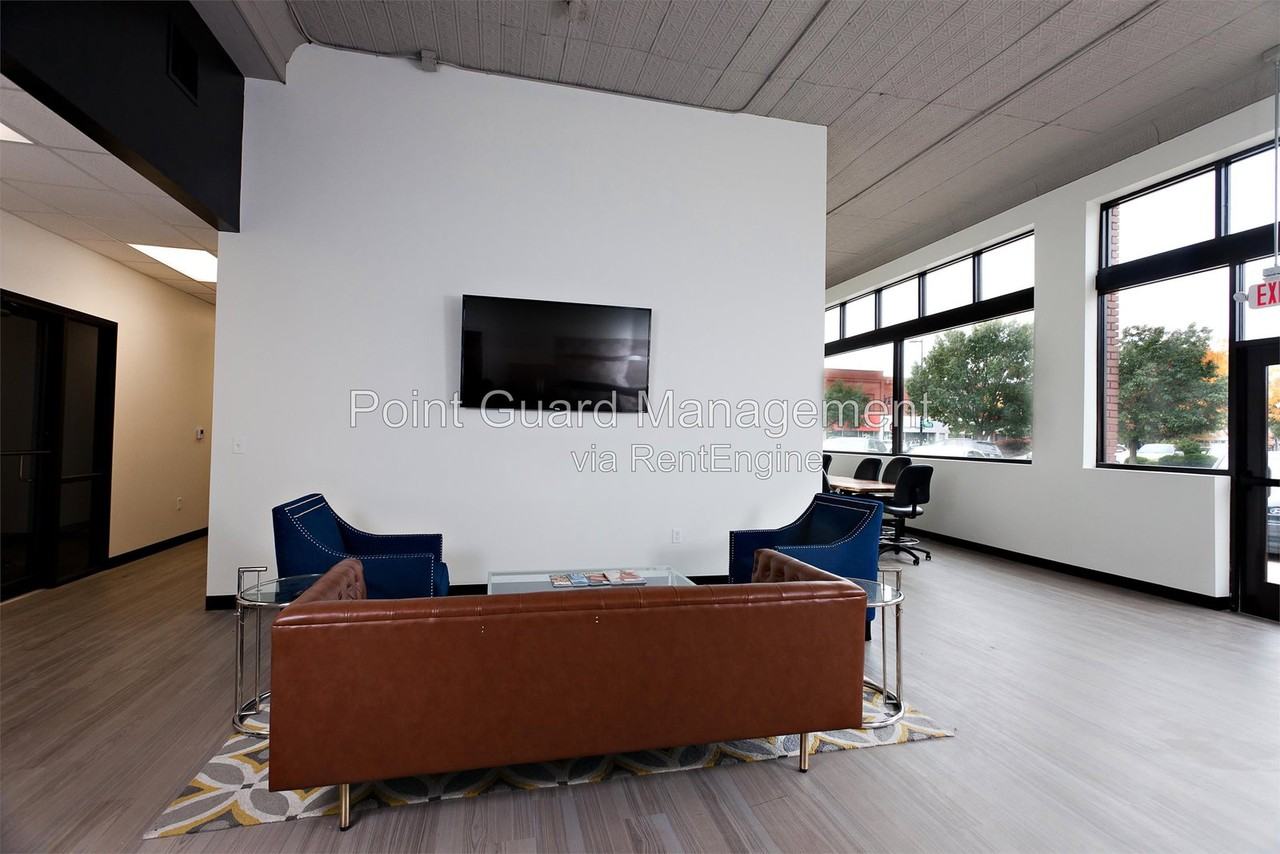 930 W Douglas Ave #E - Photo 4 of 6