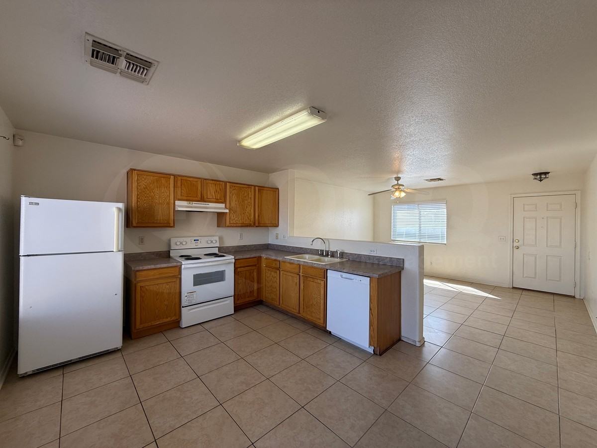 1174 E Silversmith Trl - Photo 3 of 14