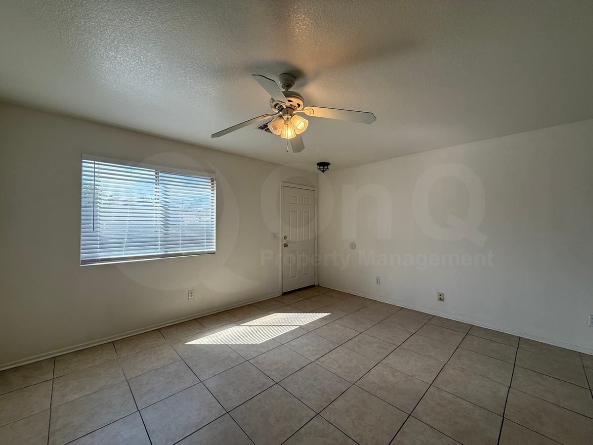 1174 E Silversmith Trl - Photo 4 of 14