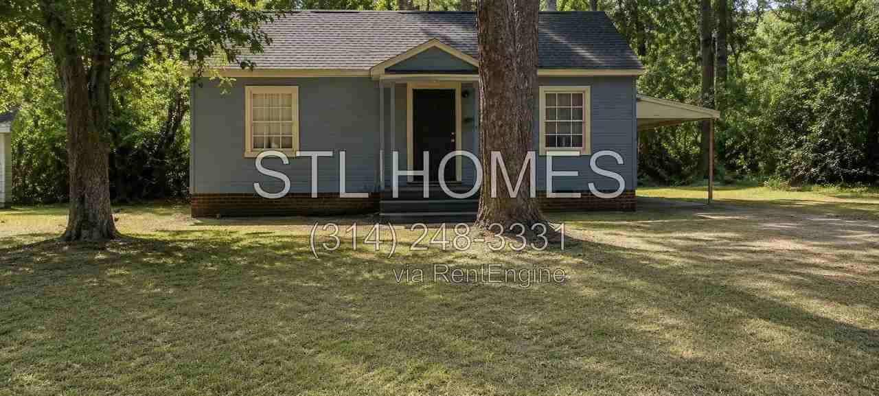 3251 Meadow Ln