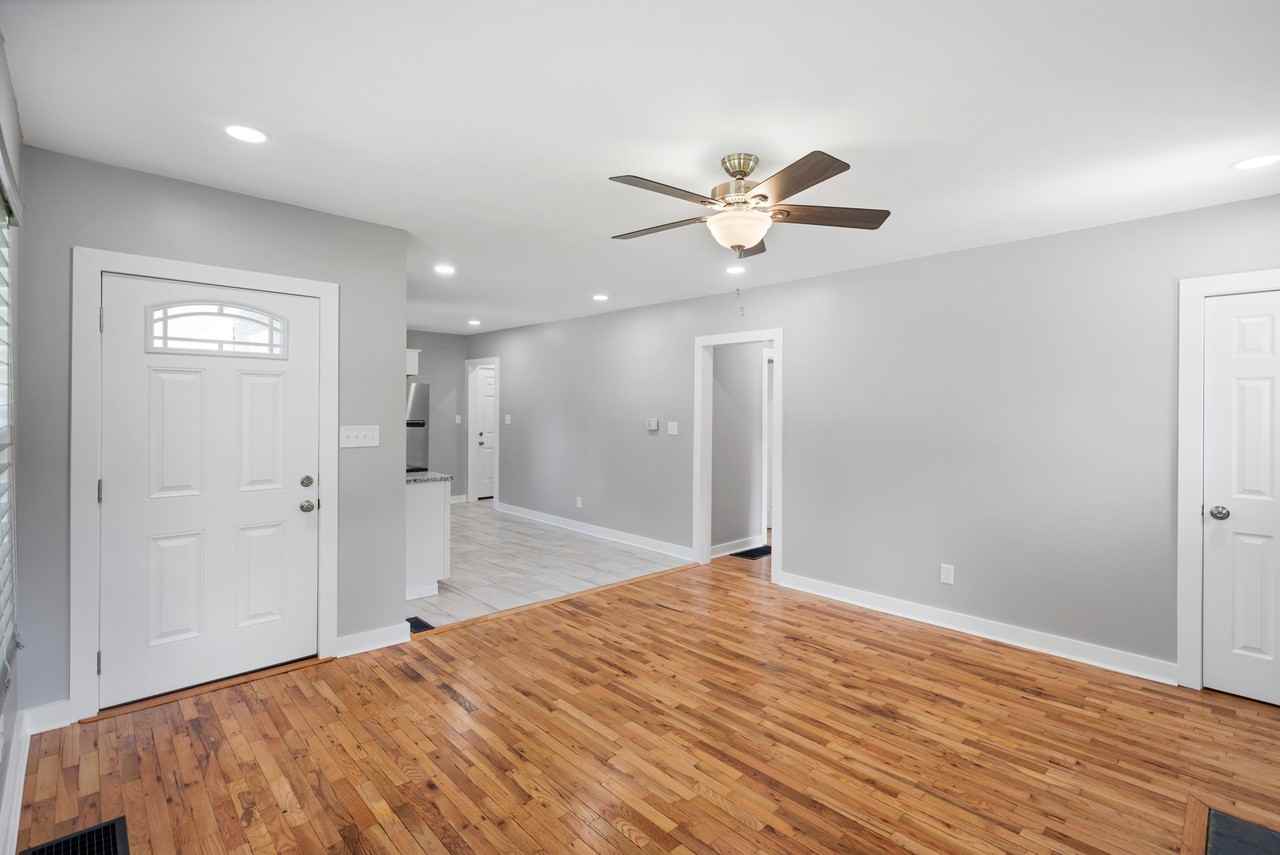 3313 Sw Front St #14626620 - Photo 3 of 30