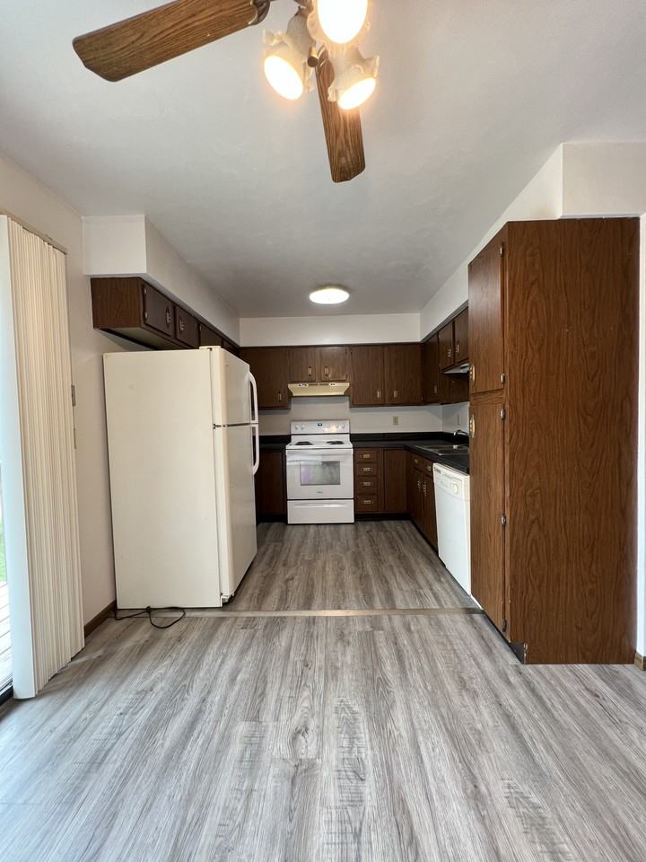 1402 Glenwood Ave - Photo 6 of 7