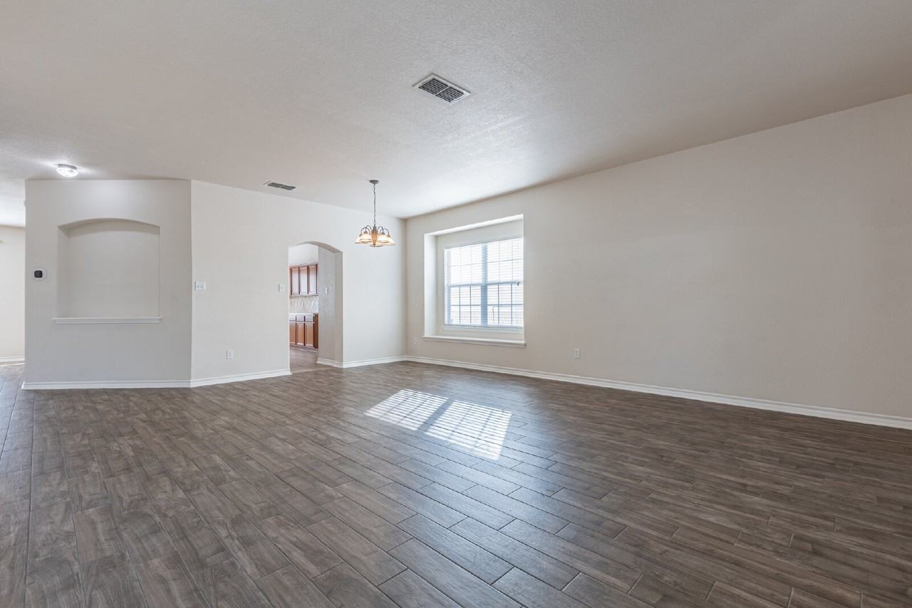 21226 Villa Valencia - Photo 4 of 44