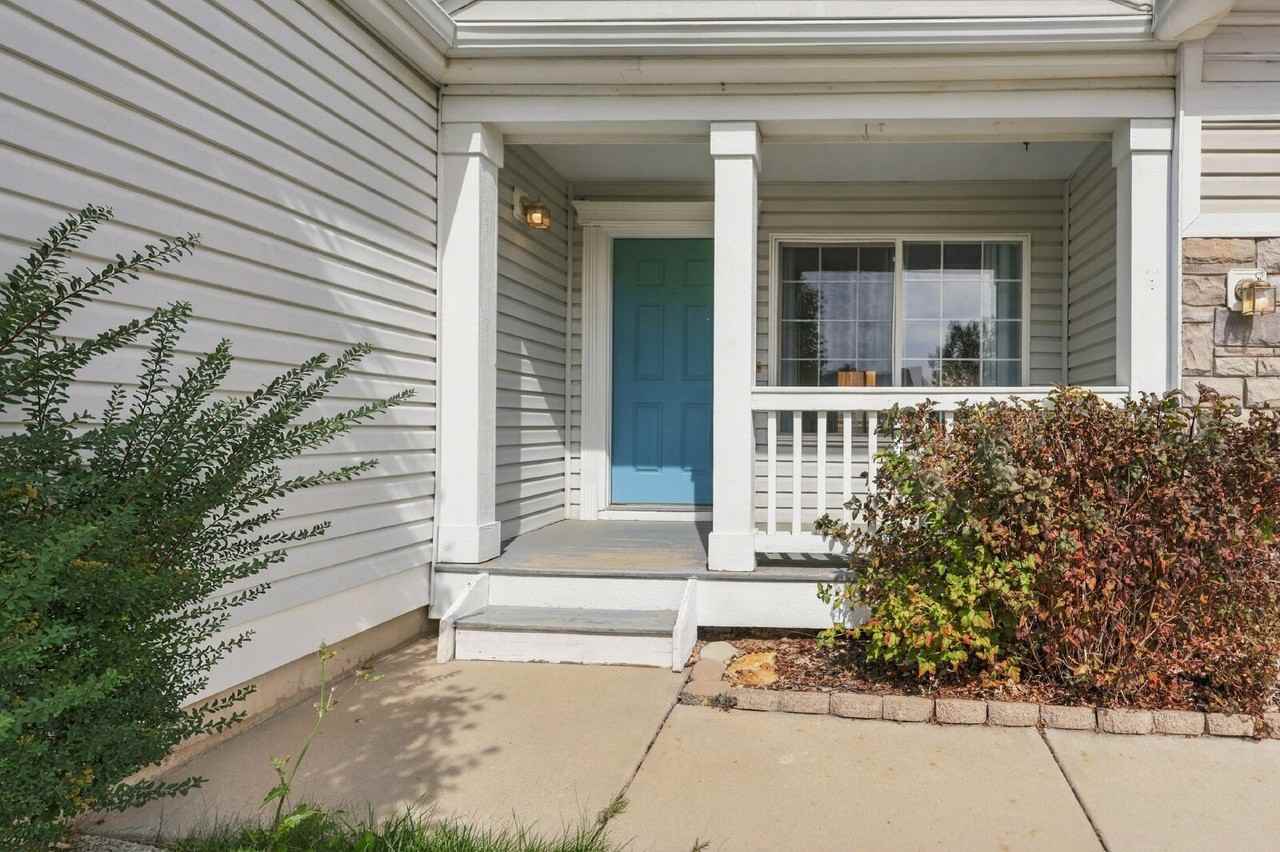 6490 Cache Dr - Photo 3 of 33