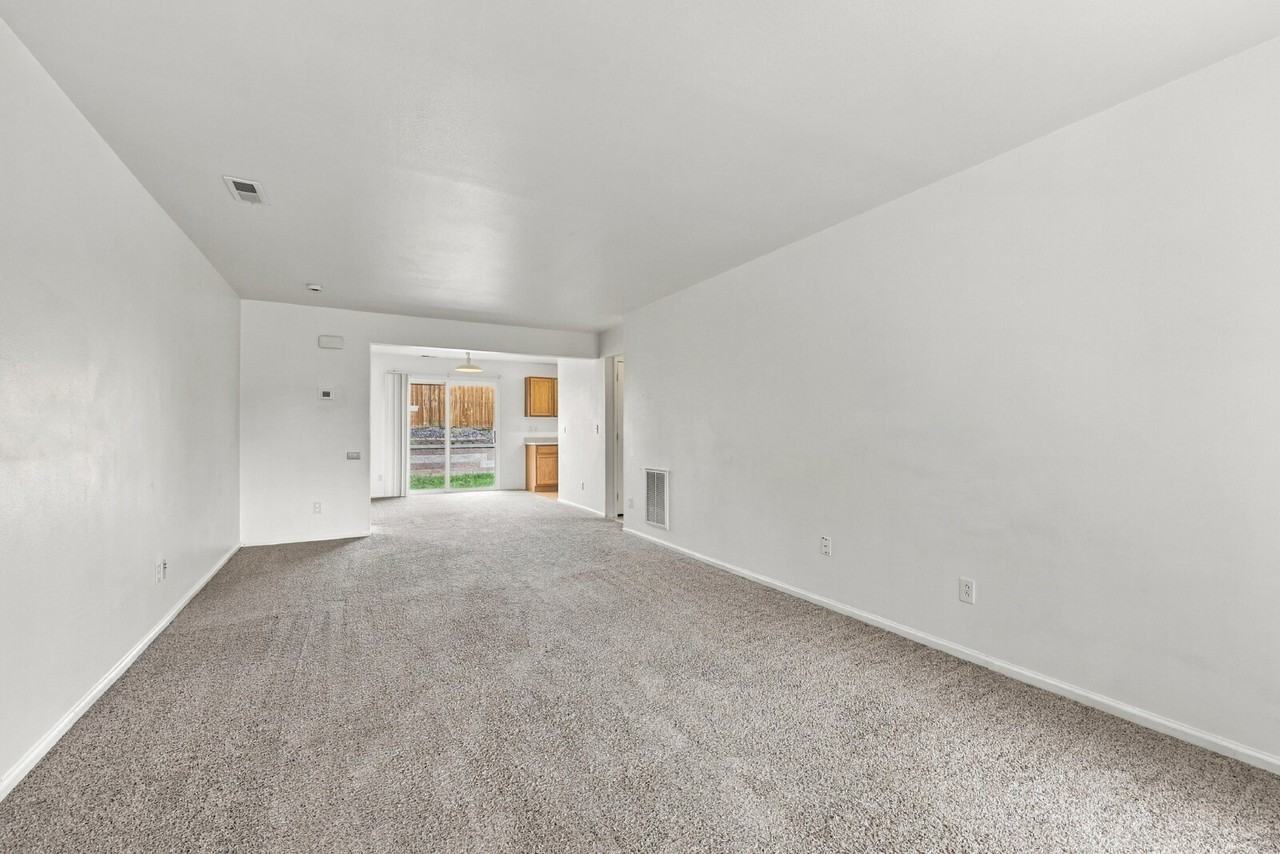 6490 Cache Dr - Photo 4 of 33