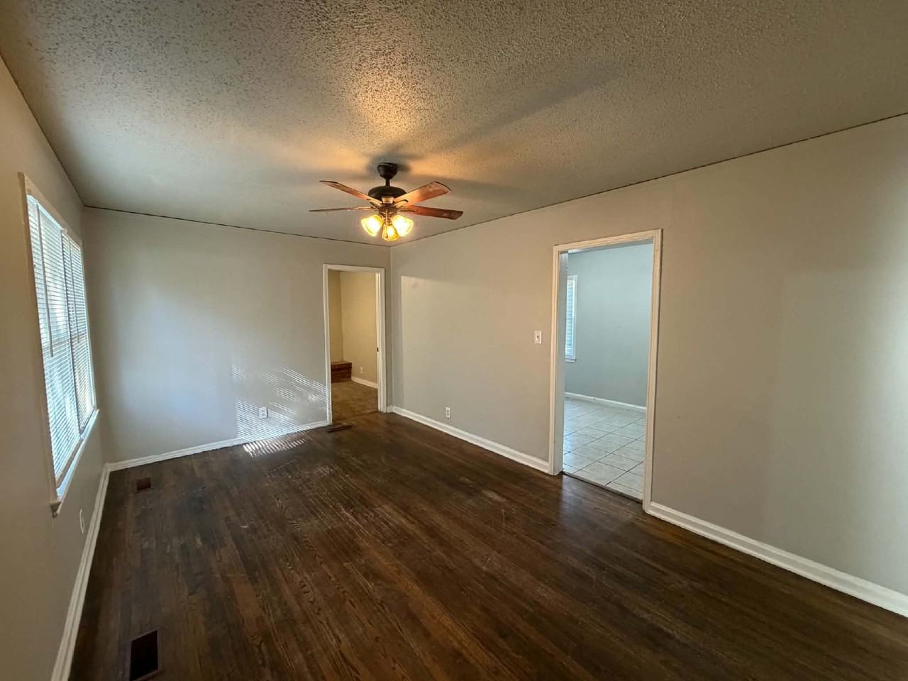 1047 N New Haven Ave - Photo 2 of 13
