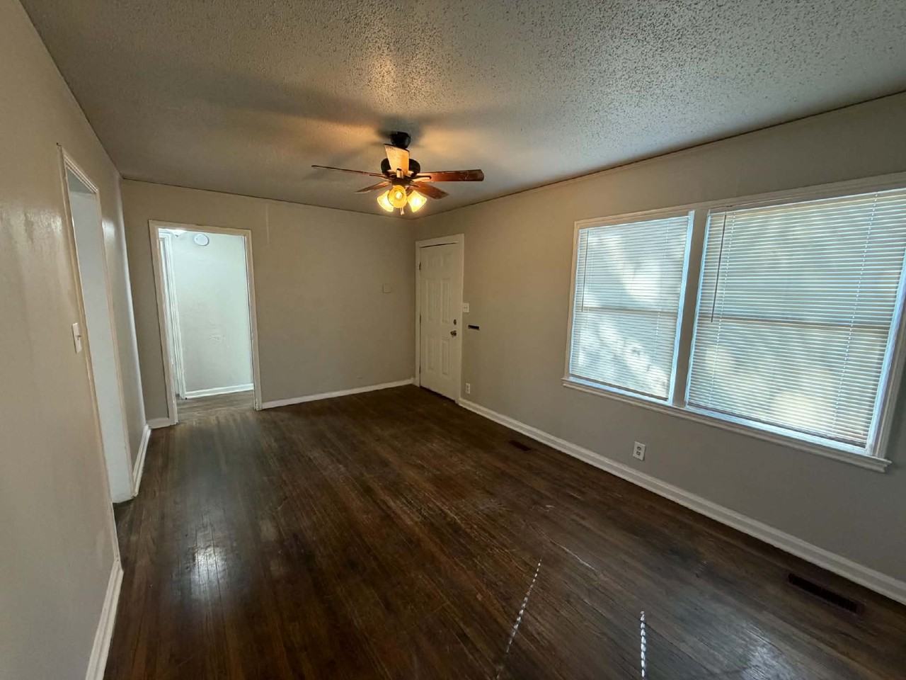 1047 N New Haven Ave - Photo 3 of 13