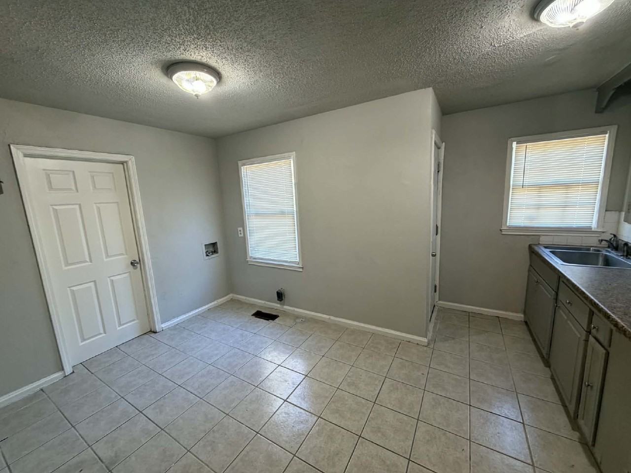1047 N New Haven Ave - Photo 4 of 13