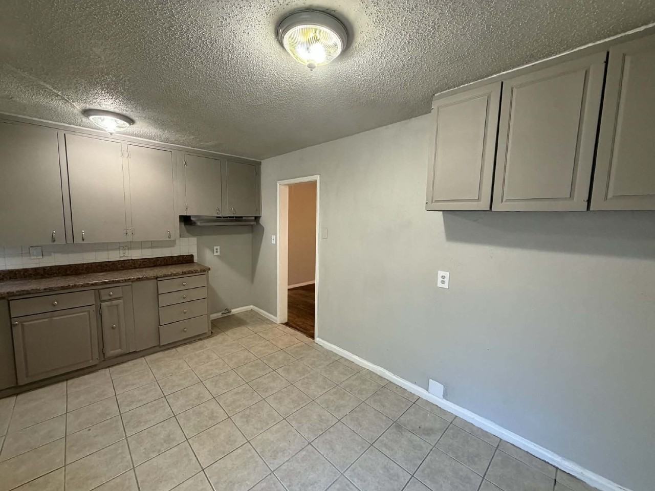 1047 N New Haven Ave - Photo 5 of 13