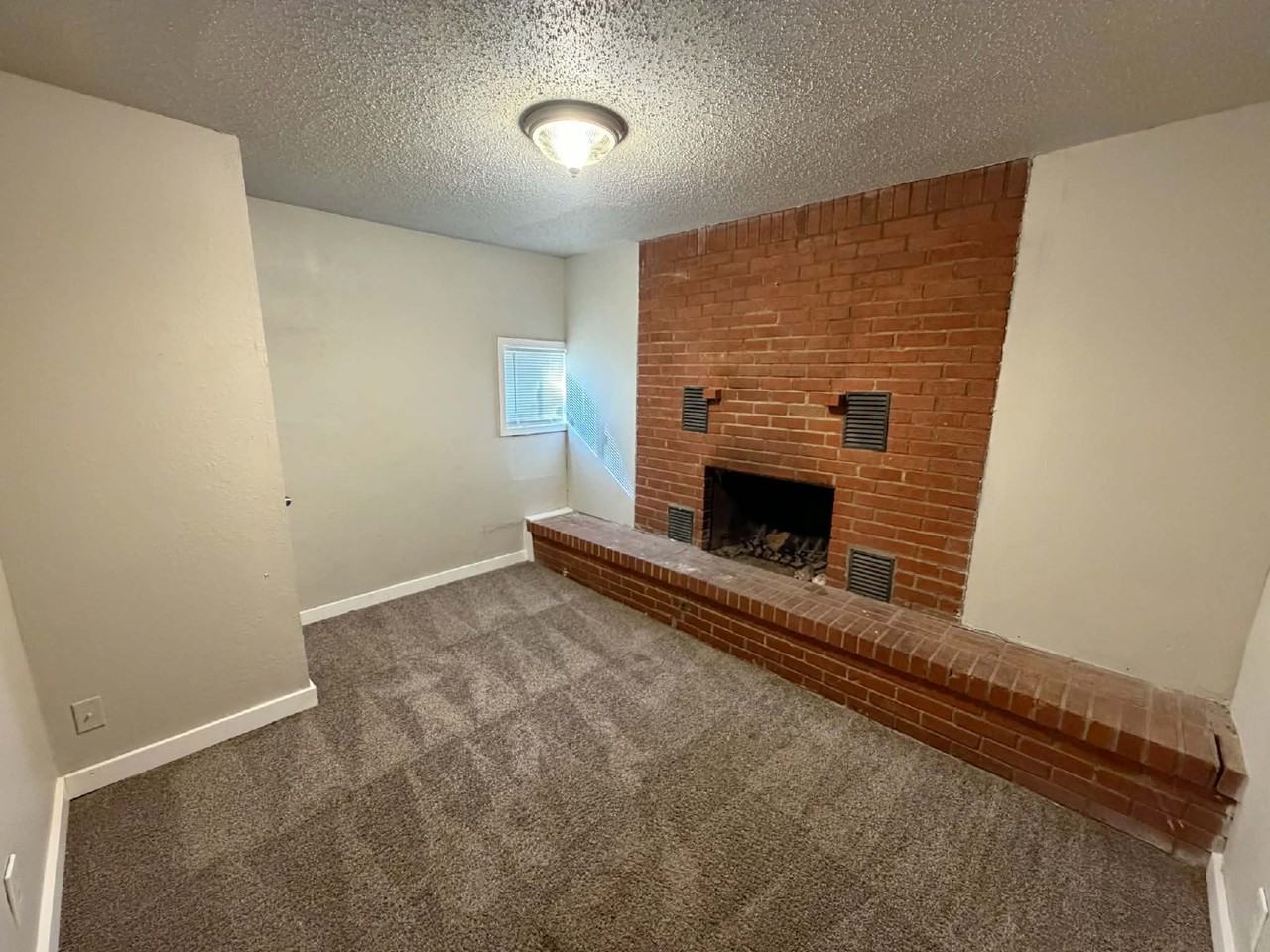 1047 N New Haven Ave - Photo 6 of 13