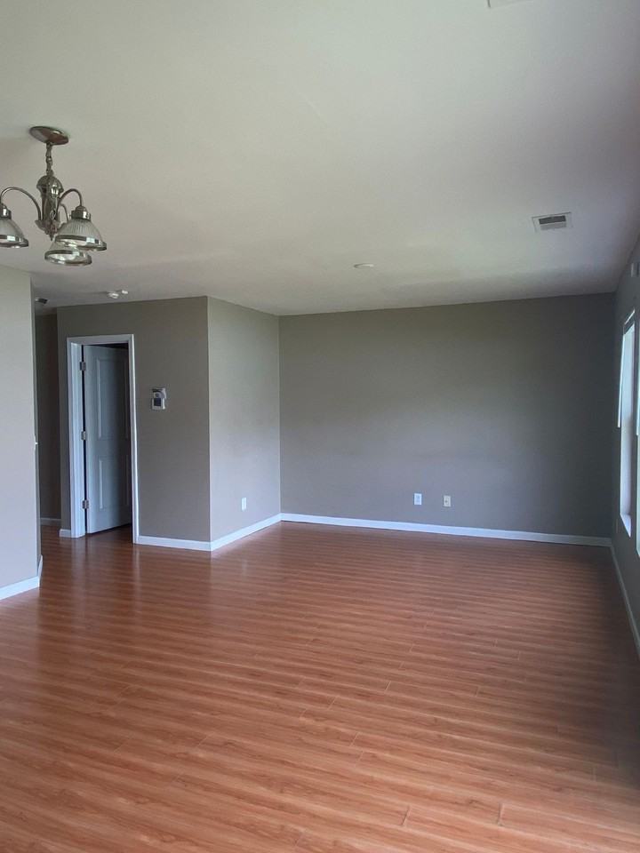 205 Bender St - Photo 2 of 14
