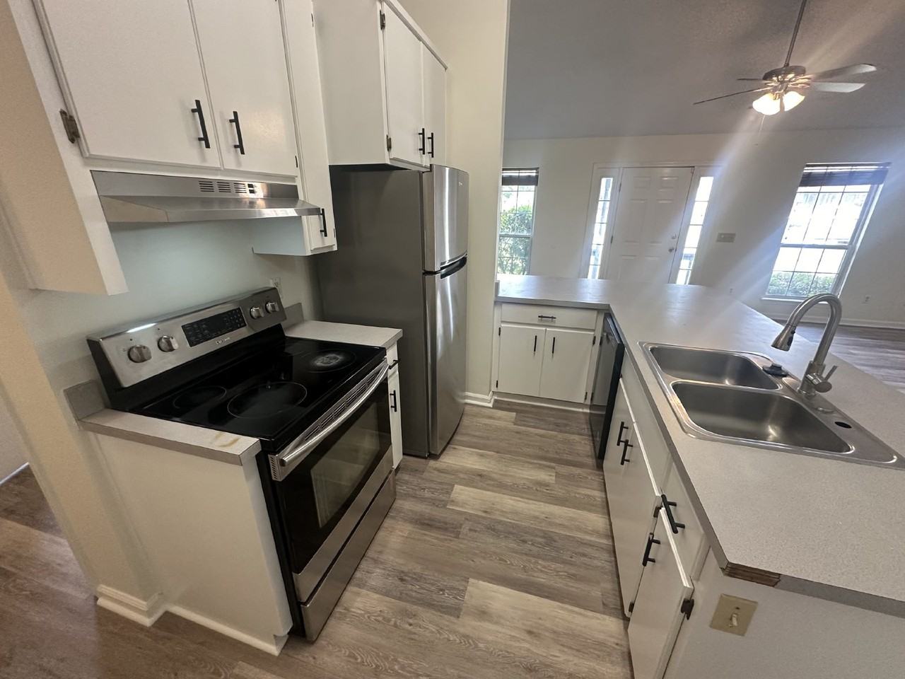 2582 Zachary Ct - Photo 3 of 10