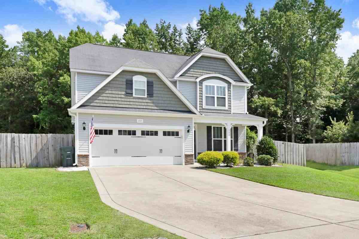 111 E Berkshire Ct - Photo 3 of 47