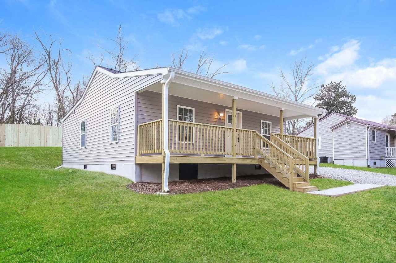 612 Marshall St - Photo 2 of 16