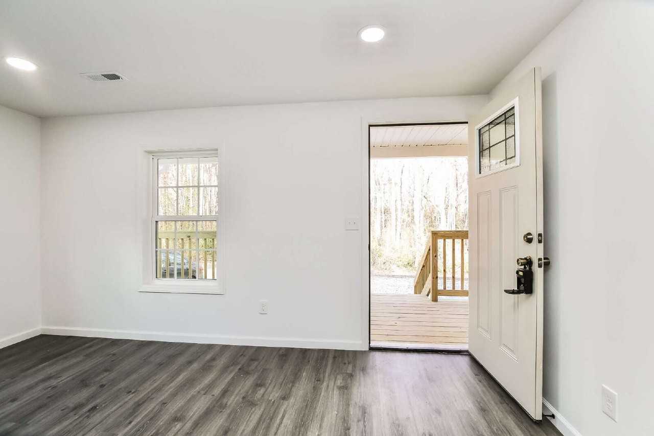 612 Marshall St - Photo 6 of 16