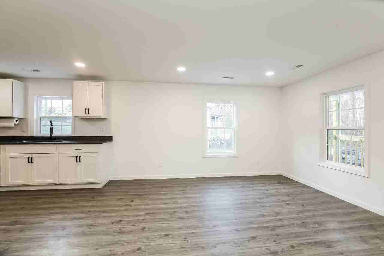 612 Marshall St - Photo 7 of 16