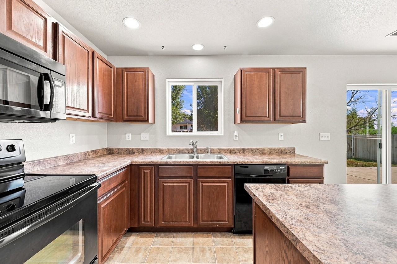2385 Spring Blossom Dr - Photo 3 of 35