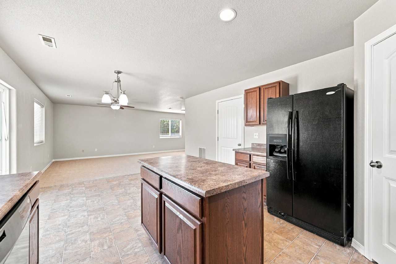2385 Spring Blossom Dr - Photo 4 of 35