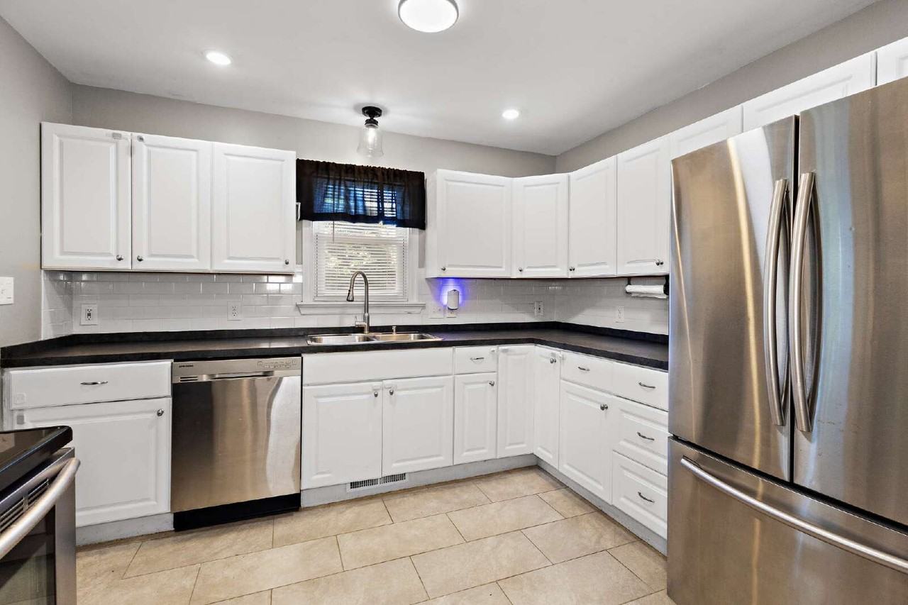 201 Beechwood Ave - Photo 7 of 12